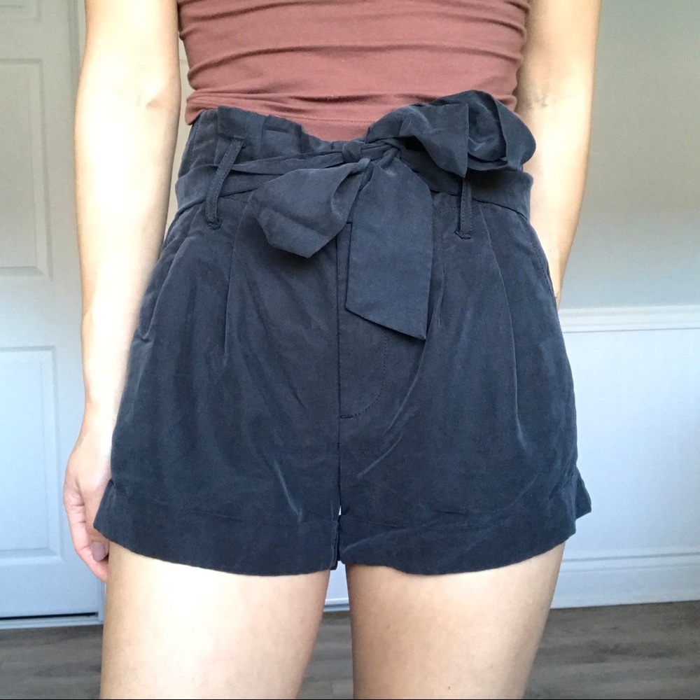 [🔥2 for $30 🔥] American Eagle Paperbag Shorts in Navy Blue. Womens US 00.